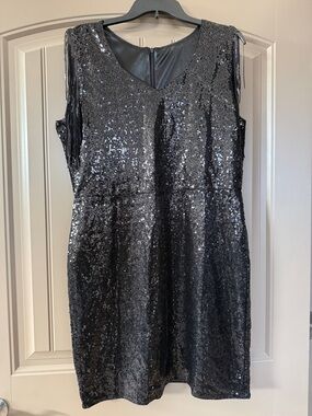 Black Sequin V-Neck Sleeveless Party Dress